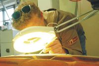 Rissprüfung einer laserauftraggeschweißten Fläche Rissprüfung einer laserauftraggeschweißten Fläche